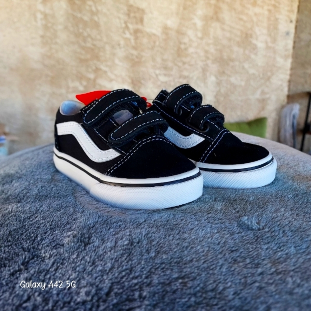 NEW IN BOX Old Skool Vans Toddler Size 6